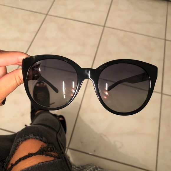 Versace Sunglasses - Picture 3 of 3